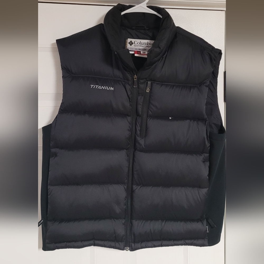 Columbia Titanium Down Vest Size Men’s XL